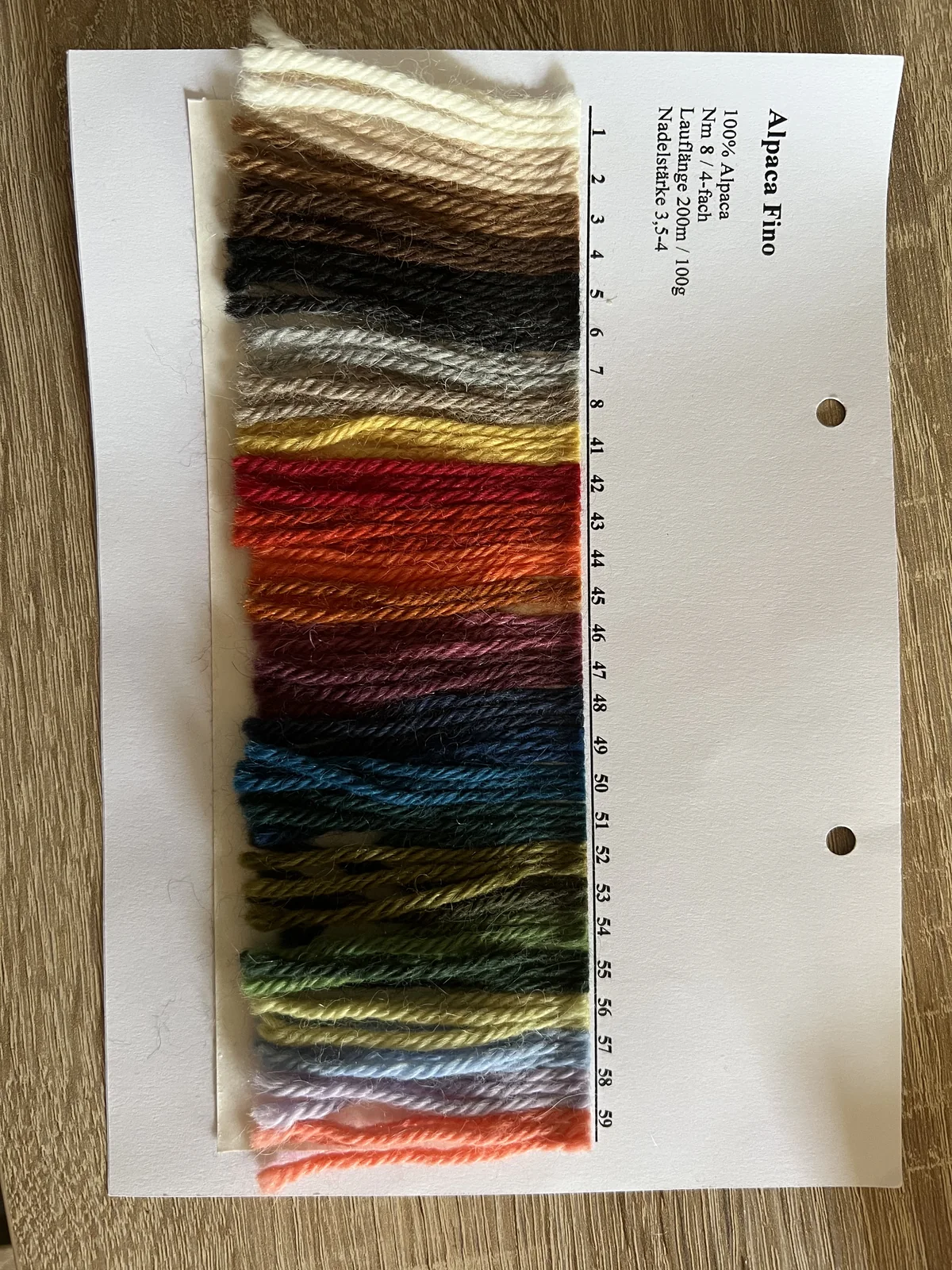 Die reale Alpaca-Fino-Farbkarte – authentische KNITSCHI-Archivaufnahme